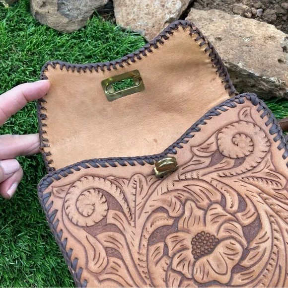 Vintage Handcrafted Floral Leather Bag/Crossbody - Picture 4 of 13